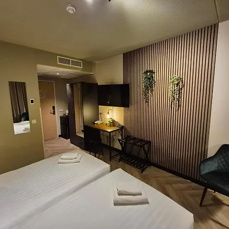 מלון Restaurant 't Trefpunt 4*